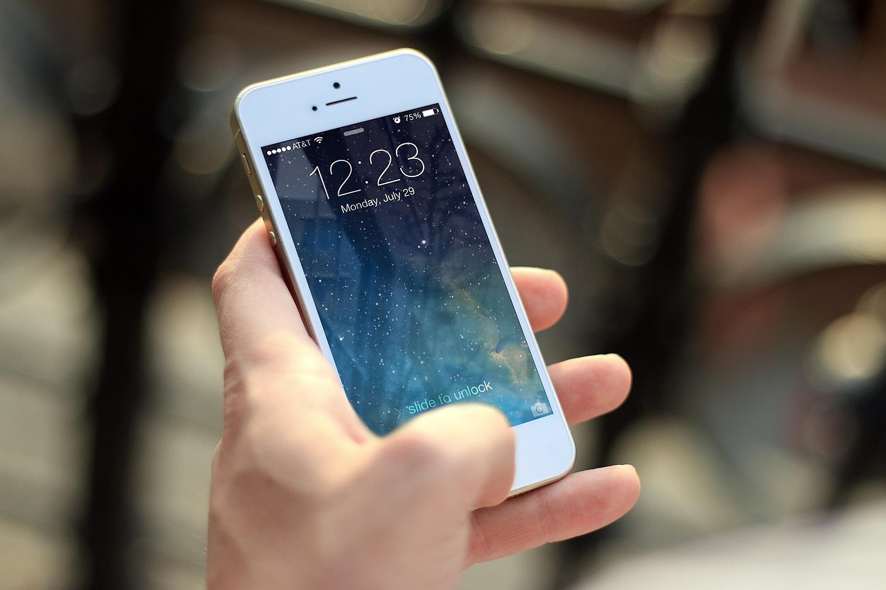 As we step into the future of mobile technology, the smartphone landscape in 2025 is more exciting than ever. With innovation at the forefront, Apple, Samsung, and Google continue to raise the bar, offering cutting-edge devices designed to meet the diverse needs of modern users. Whether you’re a photography enthusiast, a power user who demands high performance, or someone who seeks seamless integration with their ecosystem, there’s a device that fits your lifestyle. In this guide, we’ll explore the top smartphones of 2025: the Apple iPhone 16 Pro Max, Samsung Galaxy S25 Ultra, and Google Pixel 9 Pro, examining their standout features and what makes each of them a worthy contender for your next upgrade.