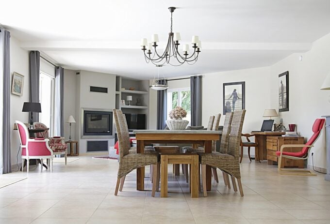 Wenn es darum geht, ein Zuhause zu schaffen, das persönlichen Stil widerspiegelt und gleichzeitig hohe Funktionalität bietet, ist LUSINI der ideale Anbieter für Design in allen Bereichen. LUSINI ist spezialisiert auf hochwertige Möbel, Wohndekor und Küchenutensilien und bietet eine einzigartige Kombination aus Ästhetik und praktischen Lösungen. Ob Sie ein neues Zuhause einrichten, einen Raum umgestalten oder nach dem perfekten Teil für Ihren Look suchen – LUSINI bietet vielseitige Produkte, die Ihr Ambiente aufwerten.